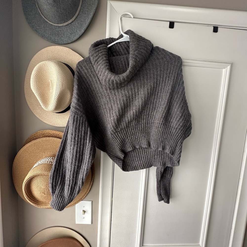 Turtleneck cropped sweater